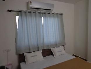 Oyo 36211 Hotel Padma Palace 乌贾因 外观 照片